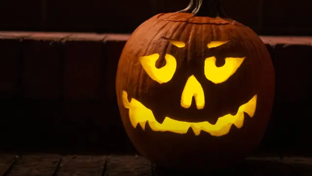 Jack-o'-lantern on the steps